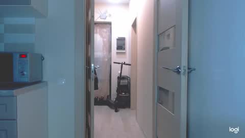 Kira online show from December 18, 2025, 8:31 am