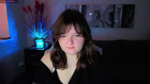 Kira online show from November 12, 2025, 6:36 am