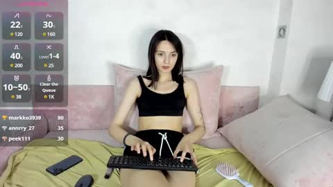 Snapshot of kira_kelly chatting on December 14, 2024, 11:50 am Kira GMT2 Mon 3-9 AM Tue 3-9 AM Wed 3-9 AM Sat 3-9 AM Sun 3-9 AM. online show from December 14, 2024, 11:50 am