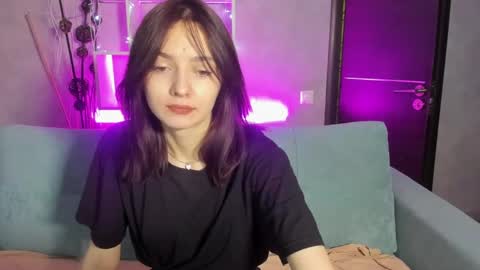 Snapshot of kira_kelly chatting on January 7, 2025, 8:24 am Kira GMT2 Mon 3-9 AM Tue 3-9 AM Wed 3-9 AM Sat 3-9 AM Sun 3-9 AM. online show from January 7, 2025, 8:24 am