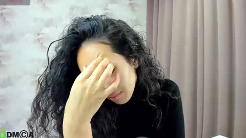 Snapshot of kira_lilian chatting on October 2, 2025, 3:02 am Aura online show from October 2, 2025, 3:02 am