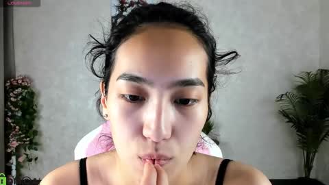 Snapshot of kira_lilian chatting on October 13, 2025, 1:49 am Aura online show from October 13, 2025, 1:49 am