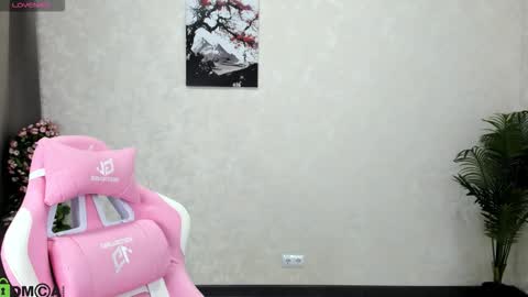 Snapshot of kira_lilian chatting on November 5, 2025, 2:00 am Aura online show from November 5, 2025, 2:00 am