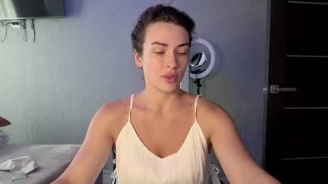 Kira love1 online show from July 3, 2026, 8:43 am