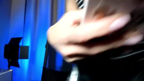 Kira and friends online show from September 30, 2025, 7:08 pm