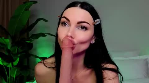 Kira and friends online show from March 11, 2026, 2:06 am