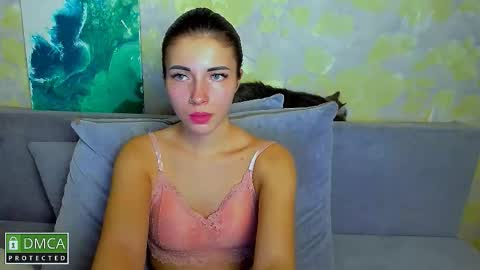 Kira  online show from November 21, 2025, 7:34 pm