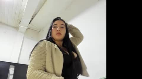 kira_stormm online show from November 8, 2025, 4:18 pm