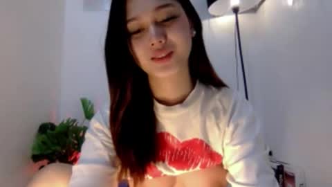 Snapshot of kira_willer chatting on November 3, 2025, 12:50 pm KIRA online show from November 3, 2025, 12:50 pm