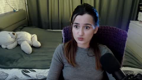 Snapshot of kira_yammy chatting on December 19, 2024, 10:32 pm Kira follow me online show from December 19, 2024, 10:32 pm