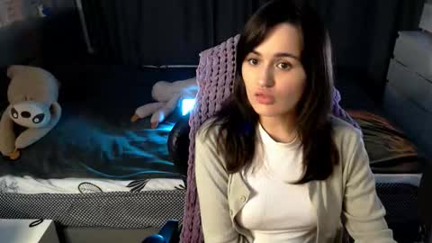 Kira  follow me  online show from November 8, 2025, 10:30 pm