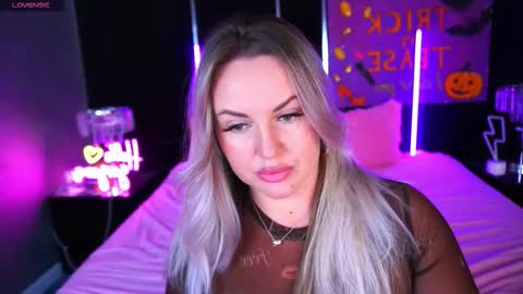 Kira online show from November 3, 2025, 10:32 pm