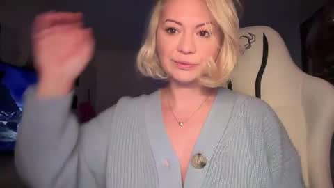 Snapshot of kiradivine chatting on December 10, 2024, 1:00 pm KiraDivine online show from December 10, 2024, 1:00 pm