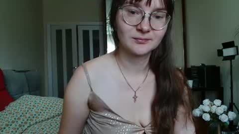 KiraGoldens online show from June 17, 2026, 6:27 am