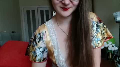 KiraGoldens online show from July 29, 2026, 6:33 am