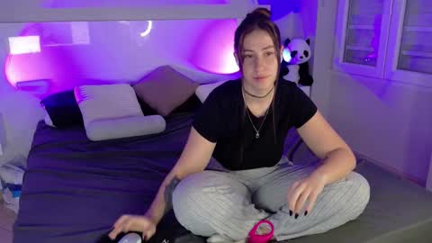 Kira online show from February 11, 2026, 8:19 am