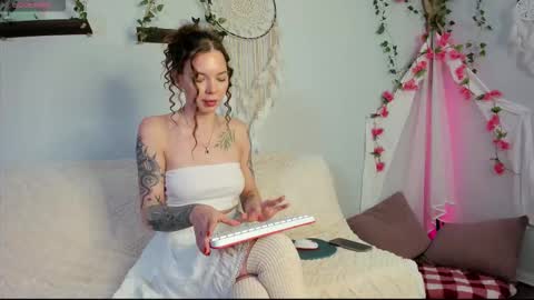 Snapshot of kiralotus chatting on October 24, 2025, 7:05 am little vampire online show from October 24, 2025, 7:05 am