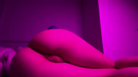 kiralove1919 online show from January 17, 2026, 2:33 pm