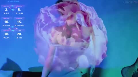 Kira online show from November 4, 2025, 5:23 pm