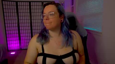 KiraSpitQueen online show from July 22, 2026, 3:42 am