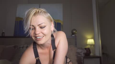 Snapshot of kirasunny chatting on February 7, 2025, 8:42 pm kirasunny online show from February 7, 2025, 8:42 pm