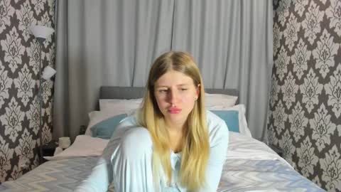 Kira online show from October 6, 2025, 6:49 pm