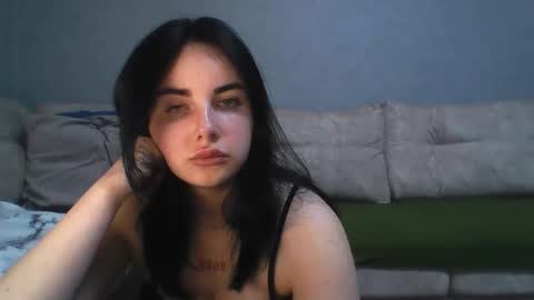 Kira online show from November 2, 2025, 6:43 pm