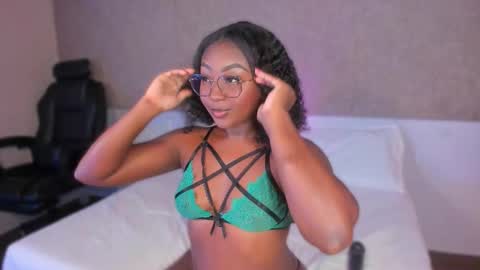 kishalove_ online show from November 5, 2025, 10:37 am