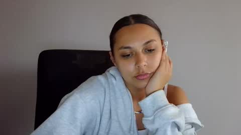 kiss_ameliaa online show from October 9, 2025, 12:47 pm