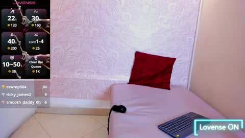 kiss_hott15 online show from February 14, 2025, 11:09 pm