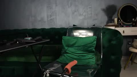 kiss_katy online show from November 25, 2025, 11:27 pm