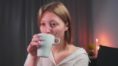 Snapshot of kiss_me_mila chatting on November 6, 2025, 4:13 am kiss_me_mila online show from November 6, 2025, 4:13 am