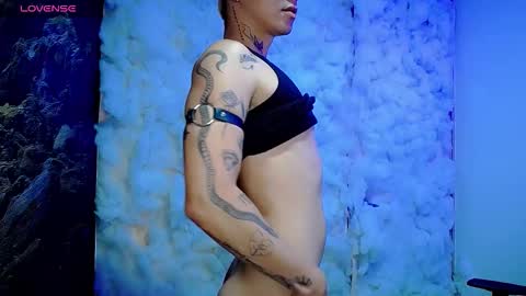 kiss_whitee online show from February 4, 2026, 5:35 am