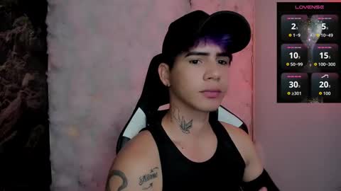 kiss_whitee online show from February 12, 2026, 10:05 pm