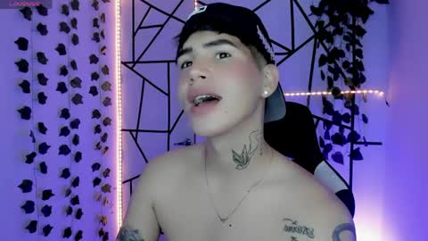 kiss_whitee online show from May 23, 2026, 12:38 am