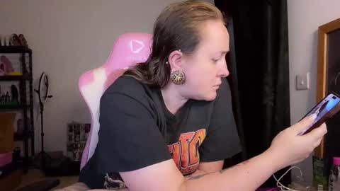 kissica online show from November 18, 2025, 5:01 am