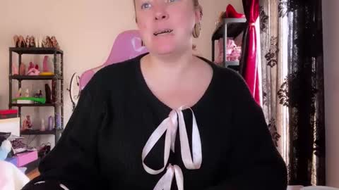 kissica online show from December 19, 2025, 11:28 am