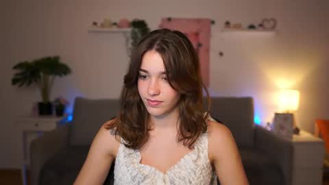 Sisi online show from November 12, 2025, 2:06 pm