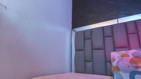 BELLA FLAME online show from October 6, 2025, 7:22 pm