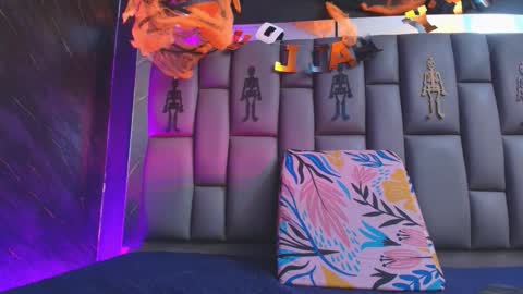 BELLA FLAME online show from November 1, 2025, 7:38 pm