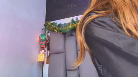 BELLA FLAME online show from December 3, 2025, 7:12 pm