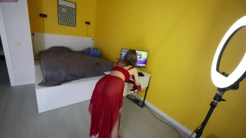 Snapshot of kissmesloww chatting on October 8, 2025, 2:14 pm Snezhana online show from October 8, 2025, 2:14 pm