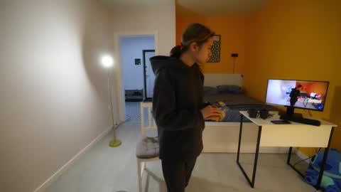 Snapshot of kissmesloww chatting on October 19, 2025, 2:40 pm Snezhana online show from October 19, 2025, 2:40 pm