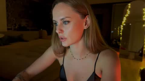 Emma online show from October 8, 2025, 7:44 pm