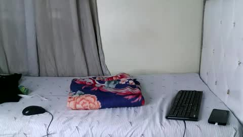 kisssmiles online show from October 6, 2025, 5:27 am