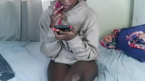 kisssmiles online show from November 7, 2025, 11:21 am