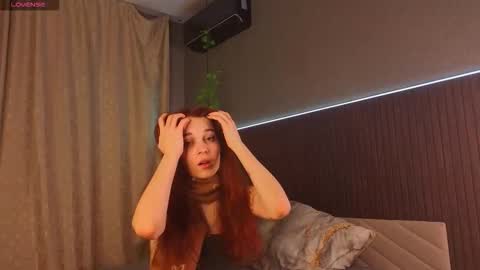 Snapshot of kitsun_ne chatting on November 17, 2025, 8:25 pm The sexy fox Kitsune online show from November 17, 2025, 8:25 pm