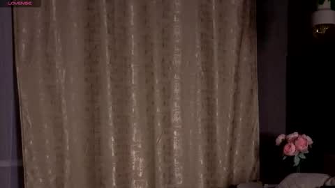 Snapshot of kitsun_ne chatting on November 20, 2025, 8:08 pm The sexy fox Kitsune online show from November 20, 2025, 8:08 pm