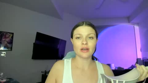 Serina Chan online show from January 11, 2025, 9:26 am