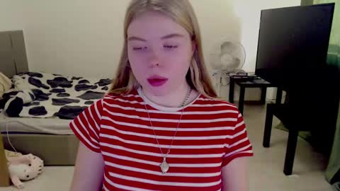 Snapshot of kitten_jenny01 chatting on December 11, 2024, 10:58 am Jennyblonde and Emmabrunette online show from December 11, 2024, 10:58 am